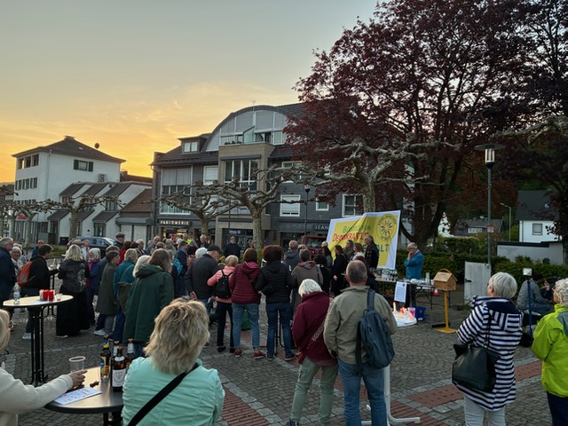 Abend der Lichter April 2026 auf dem Edmund Schiefeling Platz in Engelskirchen